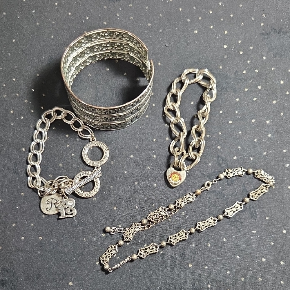 Chic Silver Bracelet Collection